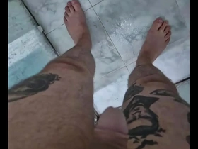 Young and straight amateur shaving his twerking ass