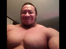A hunk in all his naked glory with muscles that are just begging to be tapped.